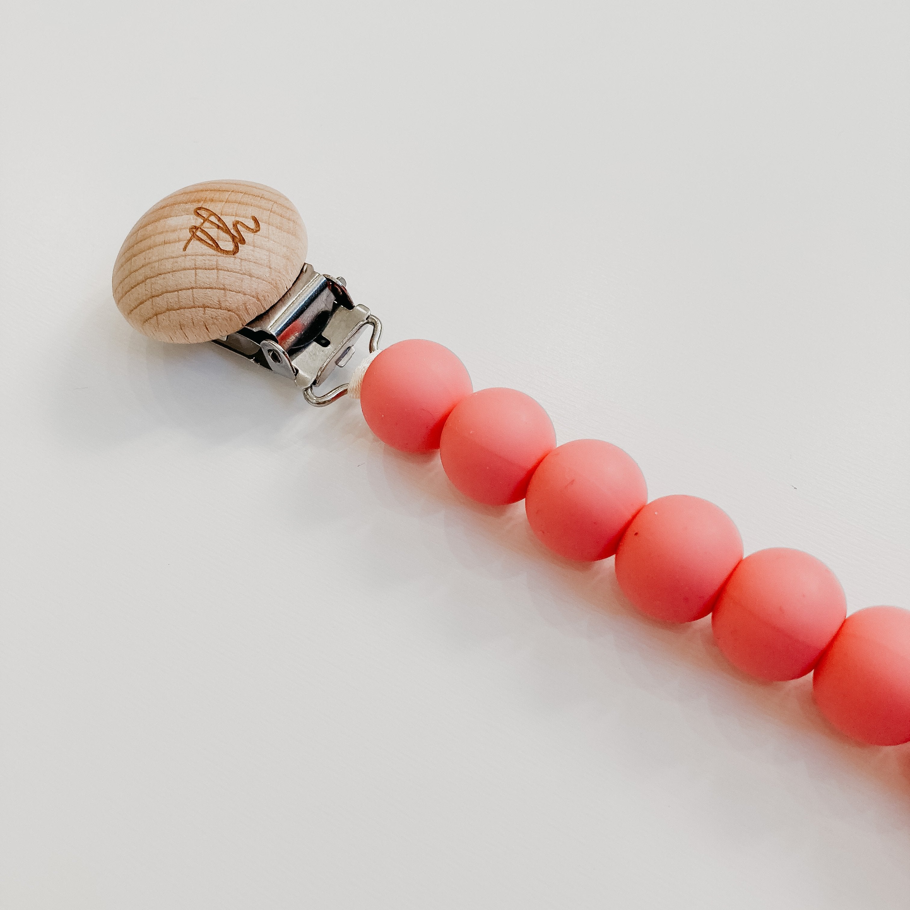 Jolie Pacifier Clip in Baby Pink