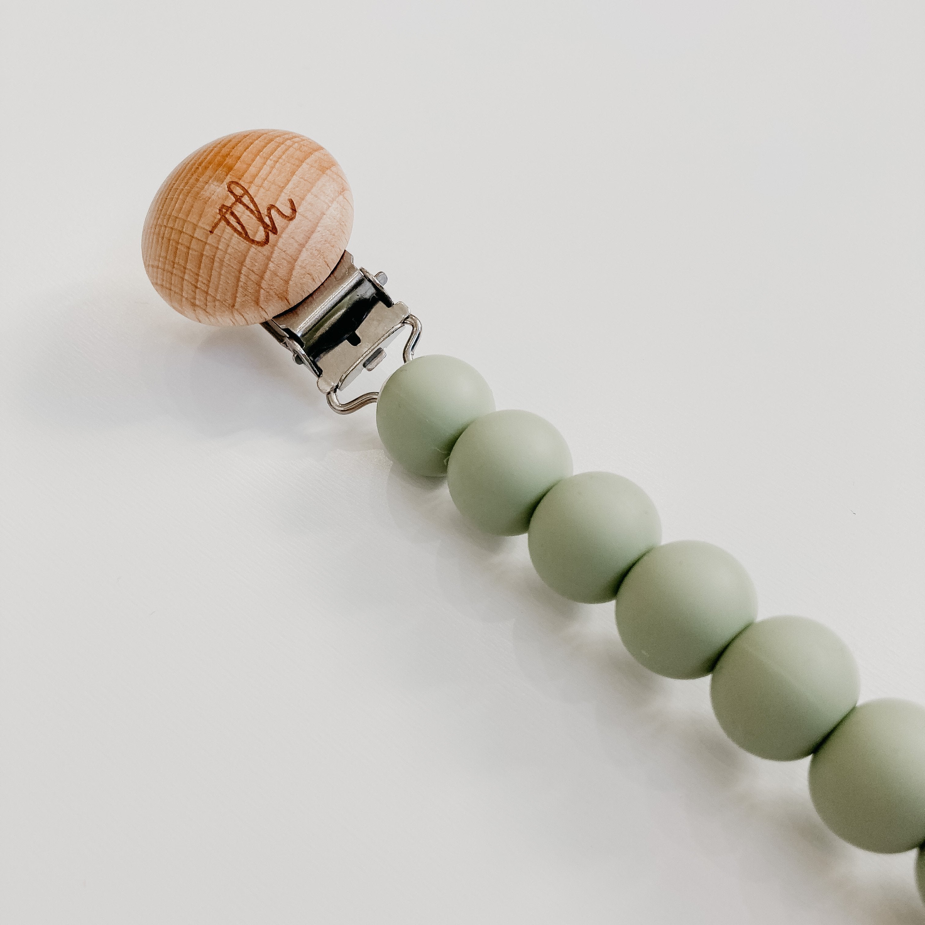 Jolie Pacifier Clip in Lint